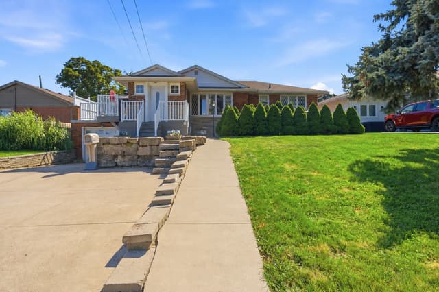 13 Lakeside Dr. Grimsby On L3m 2k8