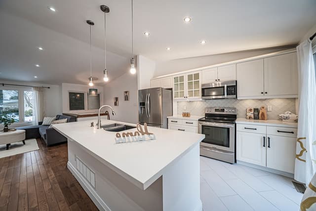 3294 Rhonda Valley Dr. Mississauga On L5a 3e9