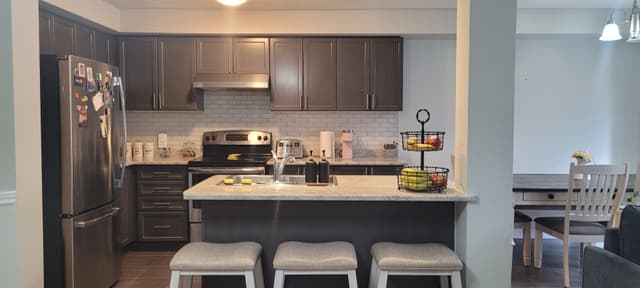 90 Bloom Cres. Hamilton On L0r 1p0