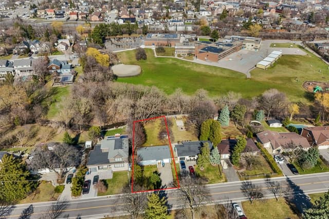 15 Pioneer Dr. Mississauga On L5m 1g8