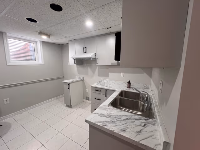 23 Princess Blvd. Bsmt Grimsby On L3m 5a8