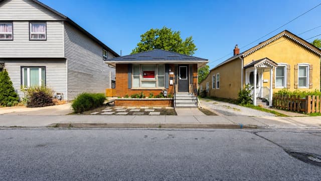 33 Raymond St. St Catharines On L2r 2t3