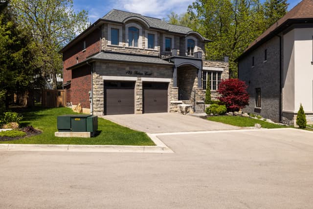 125 Paliser Ct. Oakville On L6k 2h1