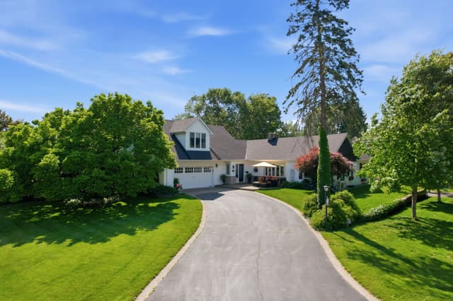 549 Ann Ave. Burlington On L7t 2s7