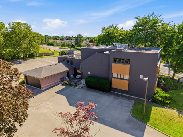 320 Vine St. Upper Floor (2a) St Catharines On L2m 4t3