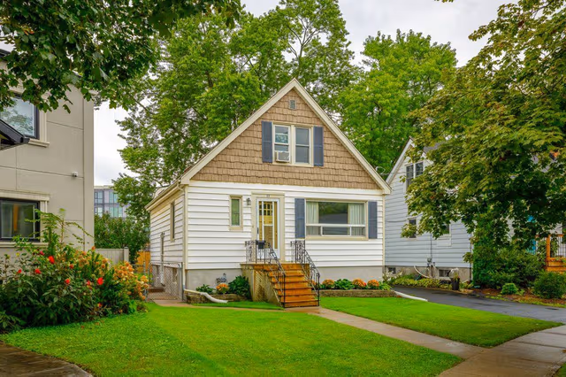25 Clayburn Ave. St Catharines On L2p 2t9