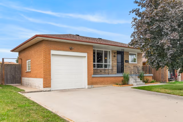 93 Nugent Dr. Hamilton On L8h 2n1