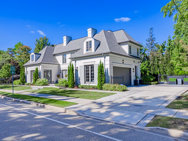 393 Maple Grove Dr. Oakville On L6j 4v8