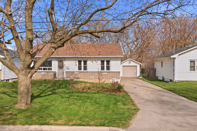 36 Woodelm Dr. St Catharines On L2m 4n3