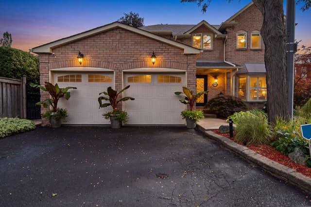 6624 Mockingbird Ln. Mississauga On L5n 5k4