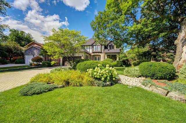 2025 Burbank Dr. Mississauga On L5l 2t6
