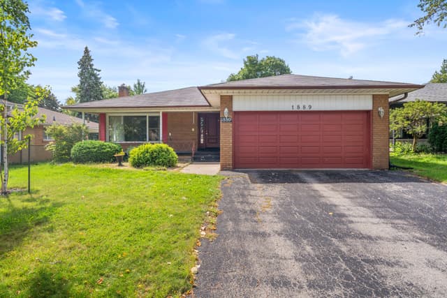 1889 Steepbank Cres. Mississauga On L4x 1t9