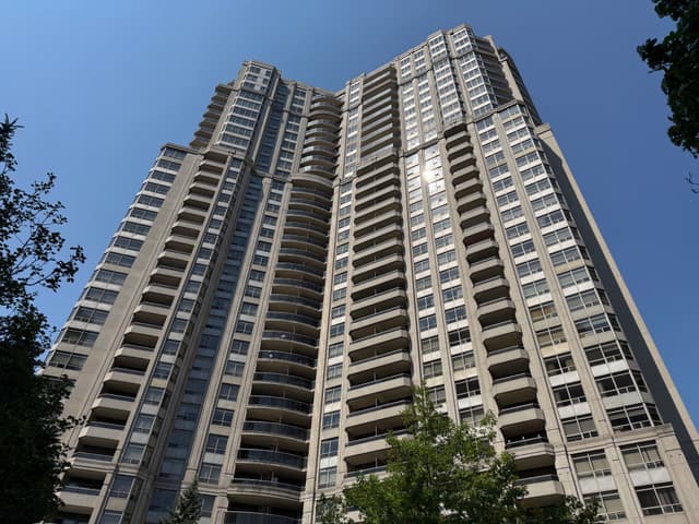 35 Kingsbridge Garden Circle 601 Mississauga On L5r 3z5