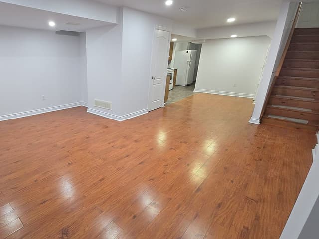 5553 Bonnie St. Mississauga On L5m 0n7