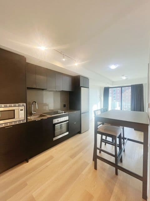 1 Jarvis St. 608 Hamilton On L8r 0a8