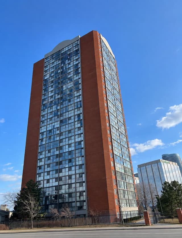 4205 Shipp Dr. Ph#5 Mississauga On L4z 2y9