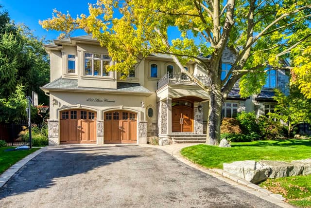 452 Avon Cres. Oakville On L6j 2t3