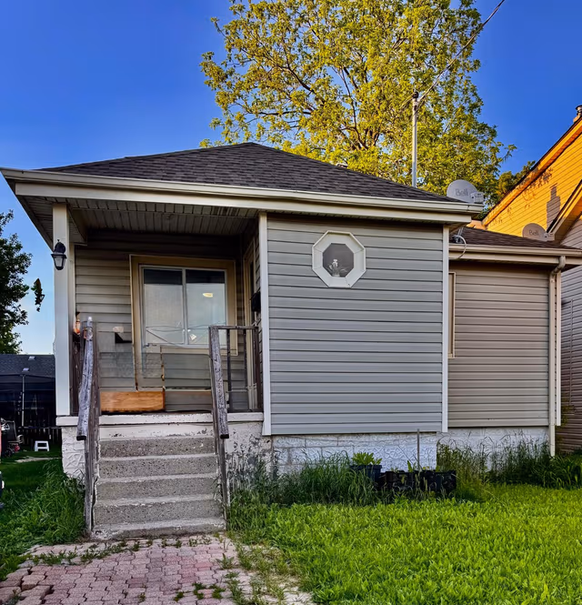 16 Cumming St. St Catharines On L2s 1h7