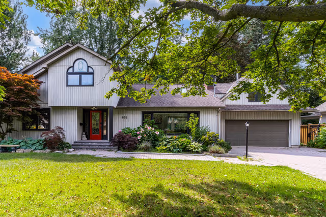 876 Parkland Ave. Mississauga On L5h 3h1