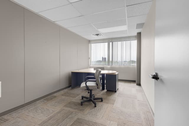 710 Dorval Dr. 301 Oakville On L6k 3v7