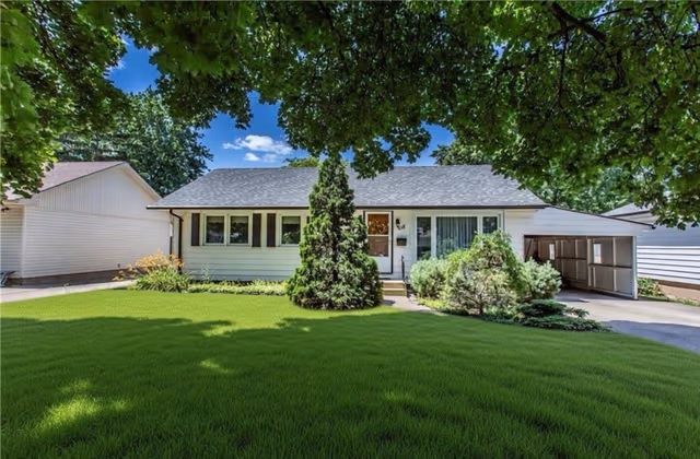 118 Jacobson Ave. St Catharines On L2t 3a5