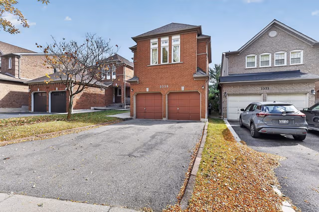 2528 Willowburne Dr. Mississauga On L5m 5e9