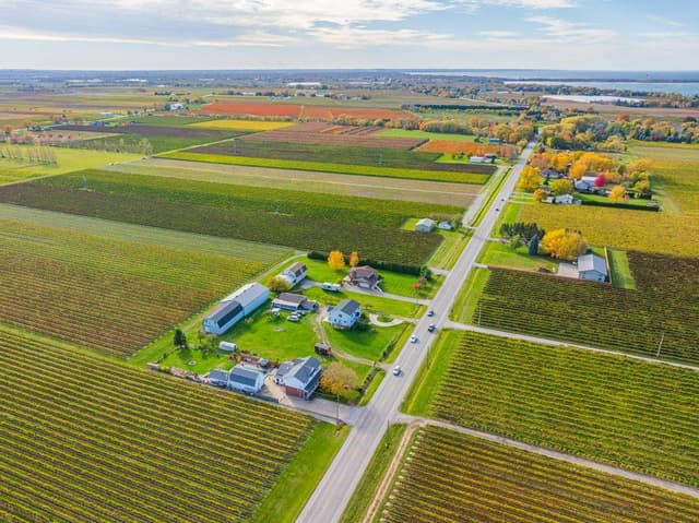 165 East West Line Niagara-on-the-lake On L0s 1j0