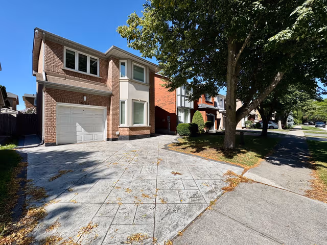 2052 Oak Bliss Cres. Oakville On L6m 3k4
