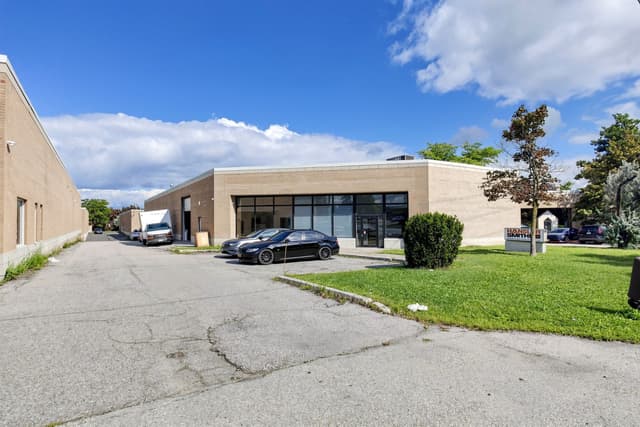 1581 Courtneypark Dr. E Mississauga On L5t 1v9