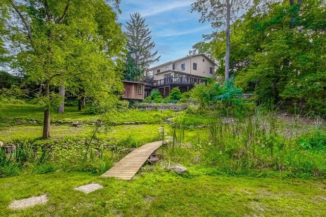 131 Parkview Ave. Hamilton On L9h 5x8