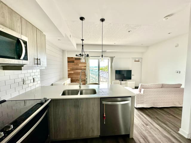 16 Markle Cres. 516 Hamilton On L9g 0h4