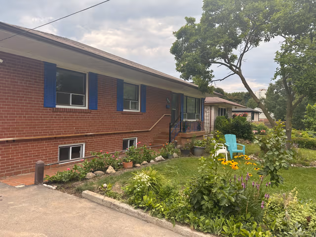 309 Queen Mary Dr. Oakville On L6k 3l5