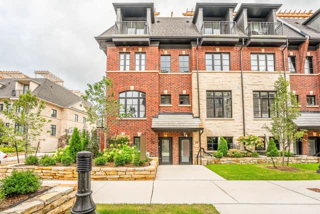 30 Lunar Cres. 52 Mississauga On L5m 2r5