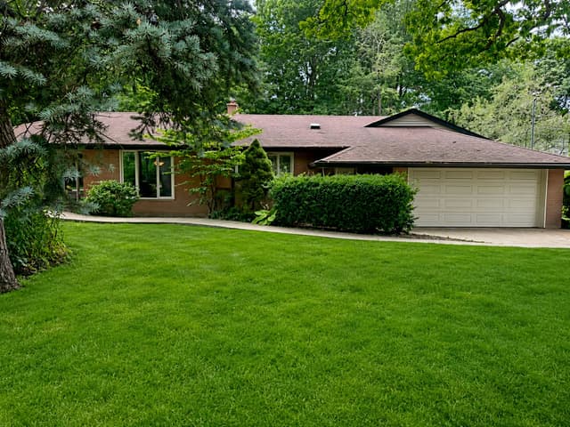 44 Colquhoun Cres. Hamilton On L9c 4w8