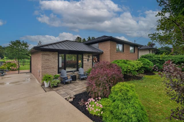 2103 Seabrook Dr. Oakville On L6l 2t8