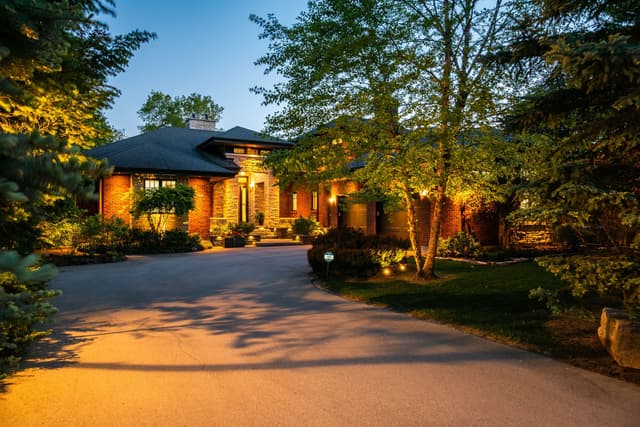 5316 Drenkelly Ct. Mississauga On L5m 2h4