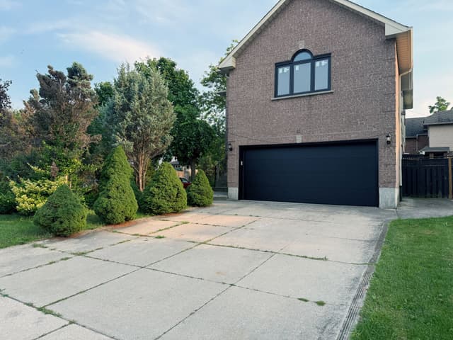 43 Falconridge Dr. Hamilton On L9b 2p3