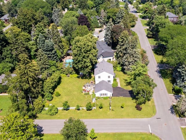 1558 Broadmoor Ave. Mississauga On L5g 3v1