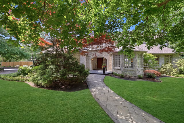 437 Cairncroft Rd. Oakville On L6j 4n1