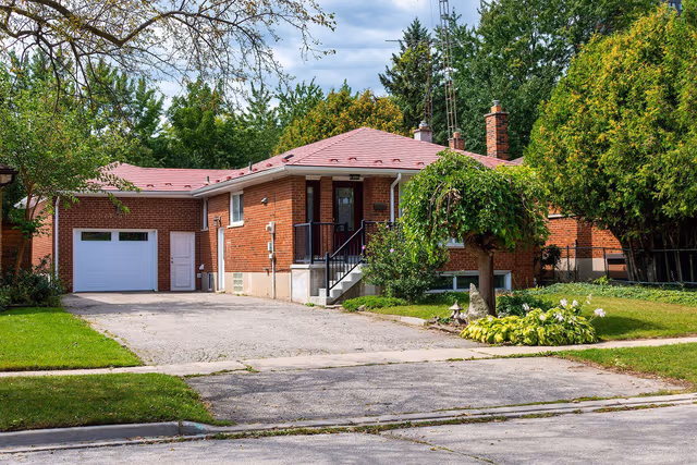 1360 Lewisham Dr. Mississauga On L5j 3p9