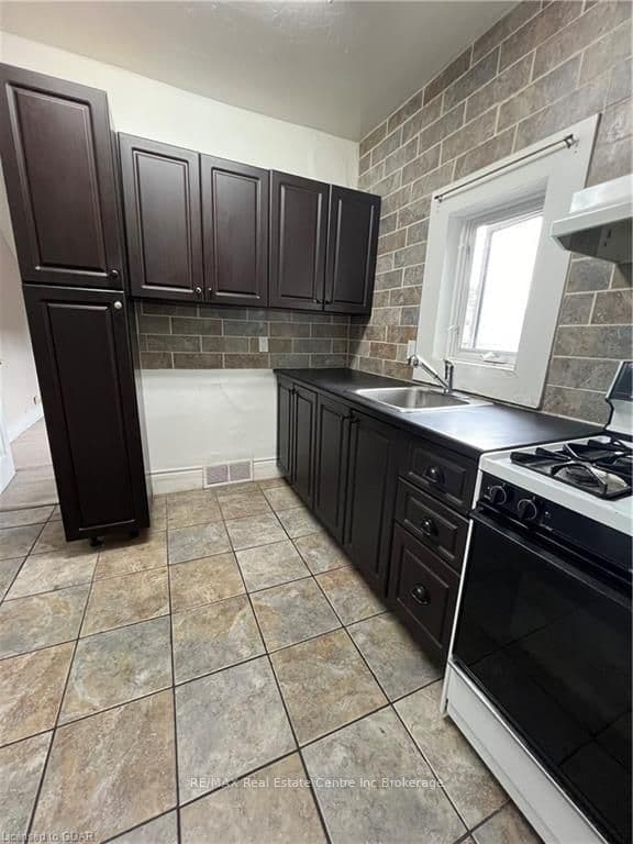 187 Arthur St N St. B Guelph On N1e 4v6