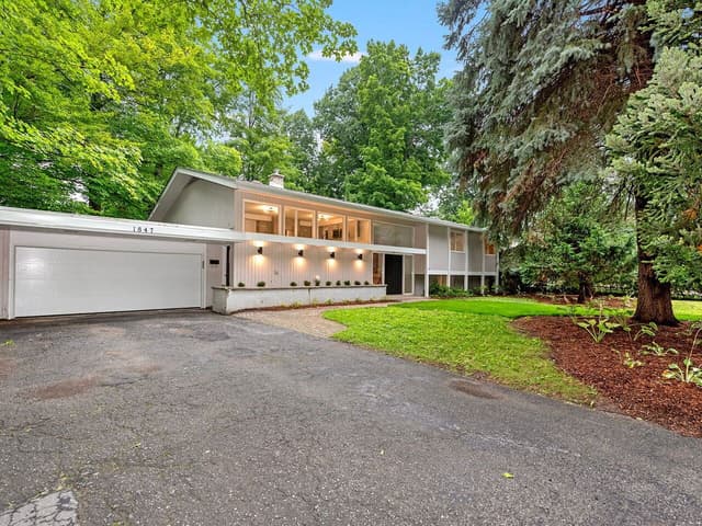 1847 Will Scarlett Dr. Mississauga On L5k 1j6