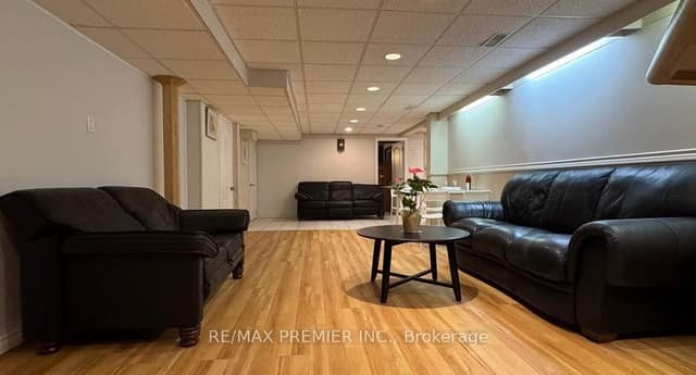 3551 Burningelm Cres. Mississauga On L4y 3l2