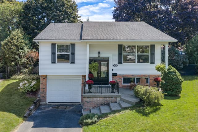 1284 Morgan Ct. Burlington On L7m 1x2