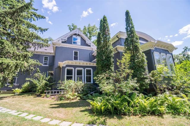 164 Trafalgar Rd. Loft Oakville On L6j 3g6