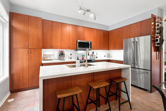 2333 Sutton Dr. Burlington On L7l 6y9
