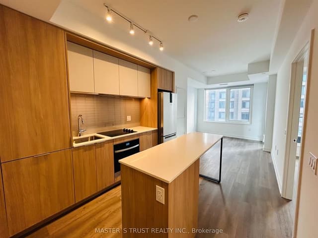 395 Square One Dr. 2007 Mississauga On L5b 0p6