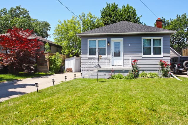 7 Lampton Pl. Hamilton On L8h 6j7