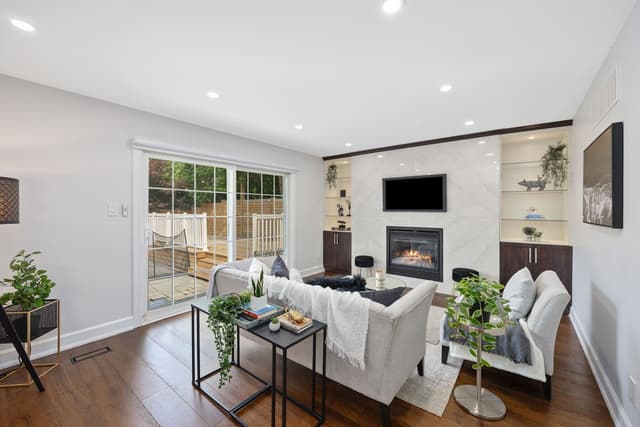 2059 Shawanaga Trail Mississauga On L5h 3z3