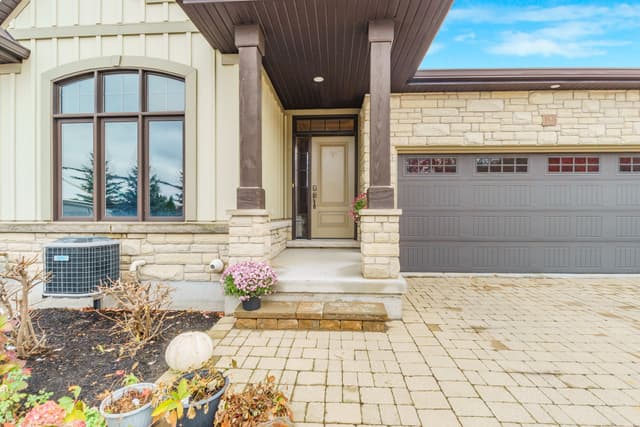 19 E Hillside Dr. E 10 Niagara-on-the-lake On L0s 1j0
